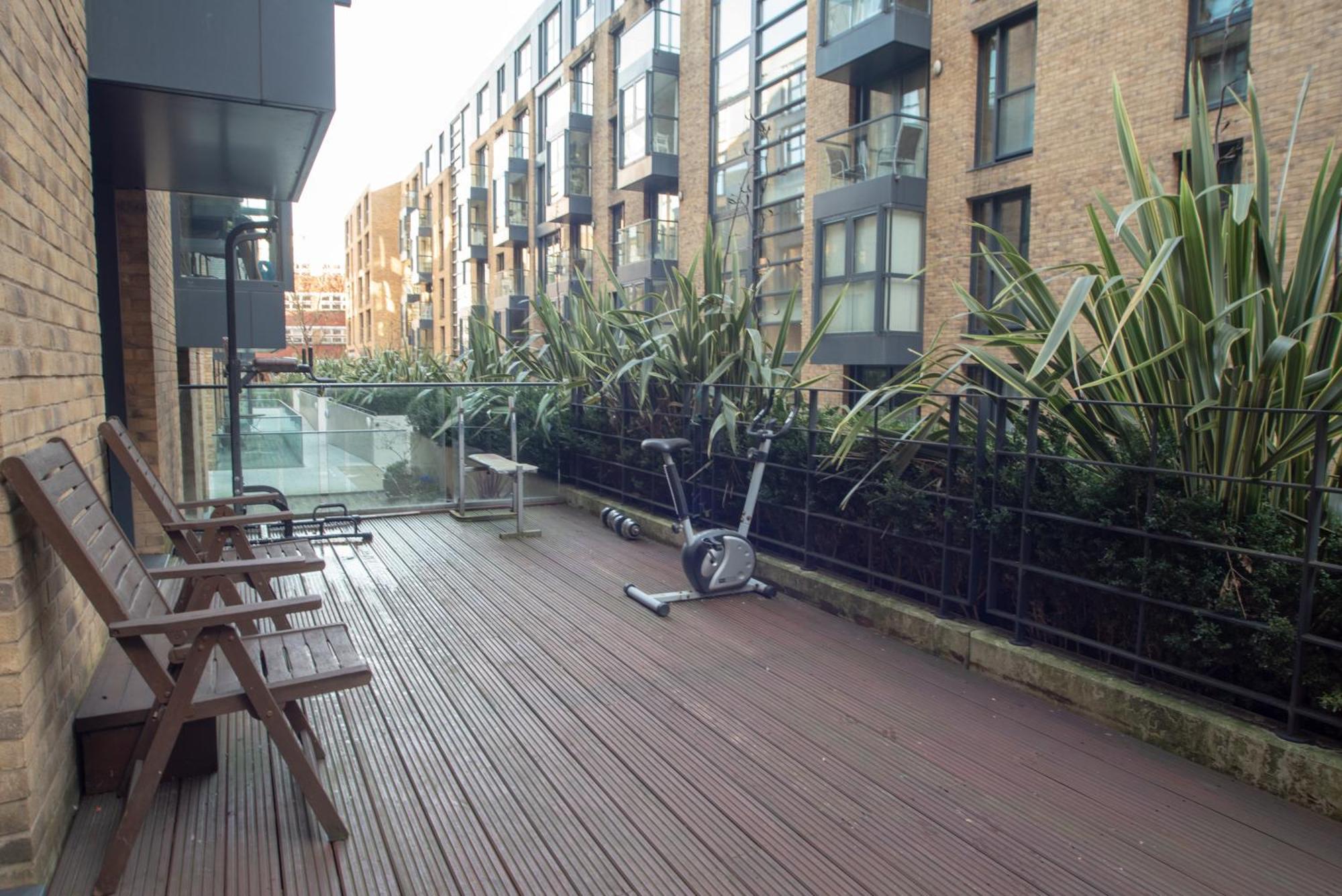 Spacious 1 Bed Apartment With Workspace, Coffee & Free Secure Parking Birmingham Eksteriør bilde
