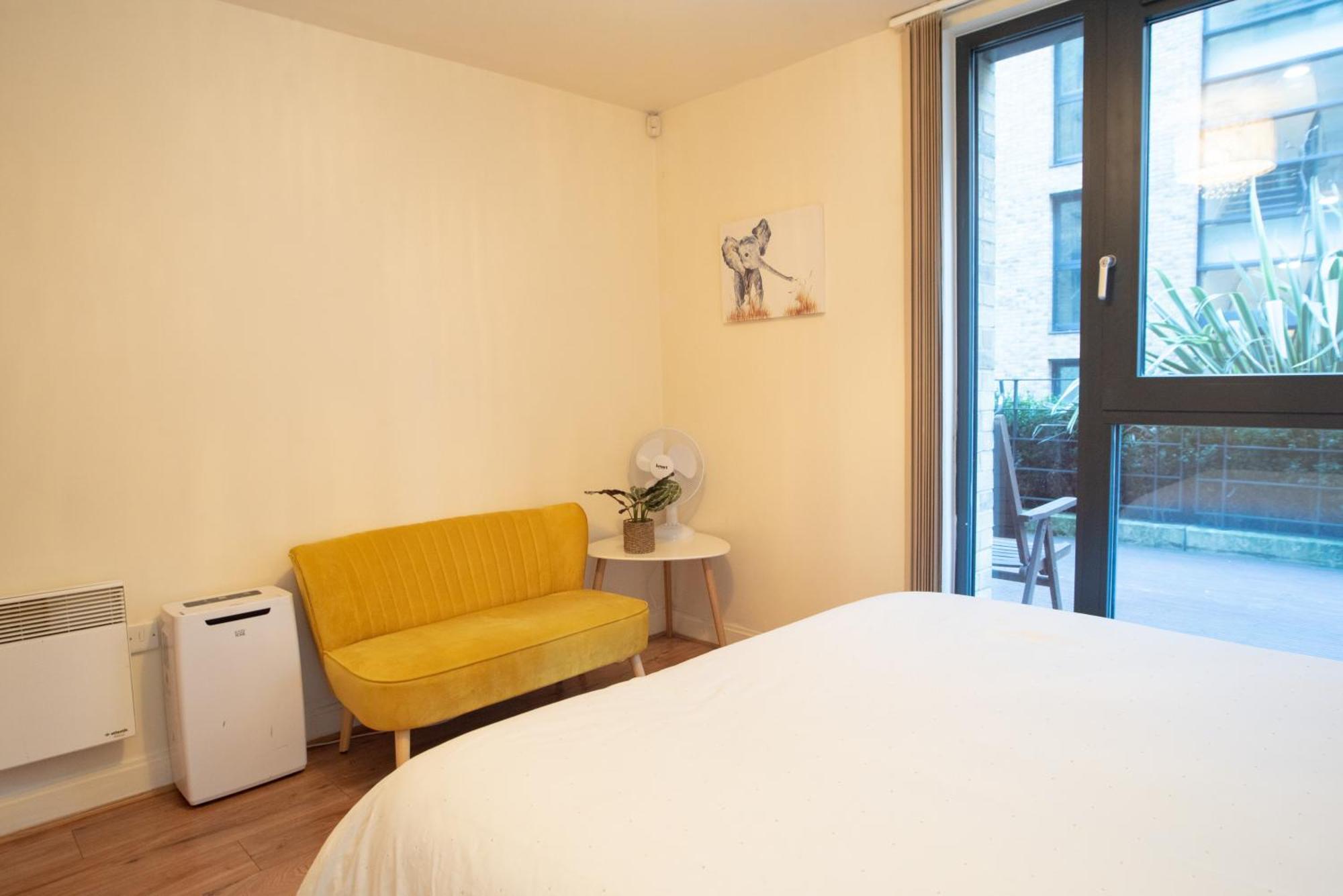 Spacious 1 Bed Apartment With Workspace, Coffee & Free Secure Parking Birmingham Eksteriør bilde