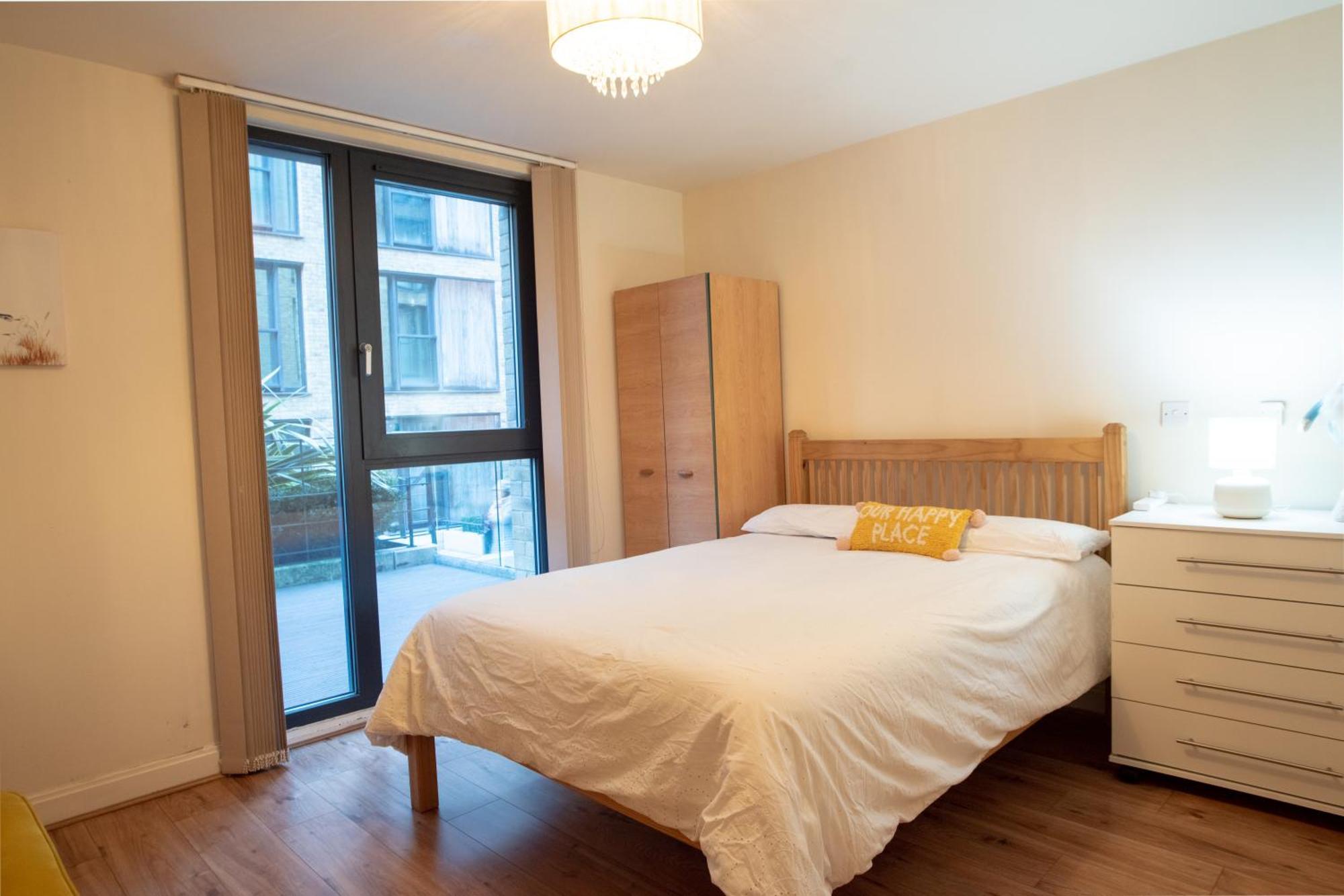 Spacious 1 Bed Apartment With Workspace, Coffee & Free Secure Parking Birmingham Eksteriør bilde