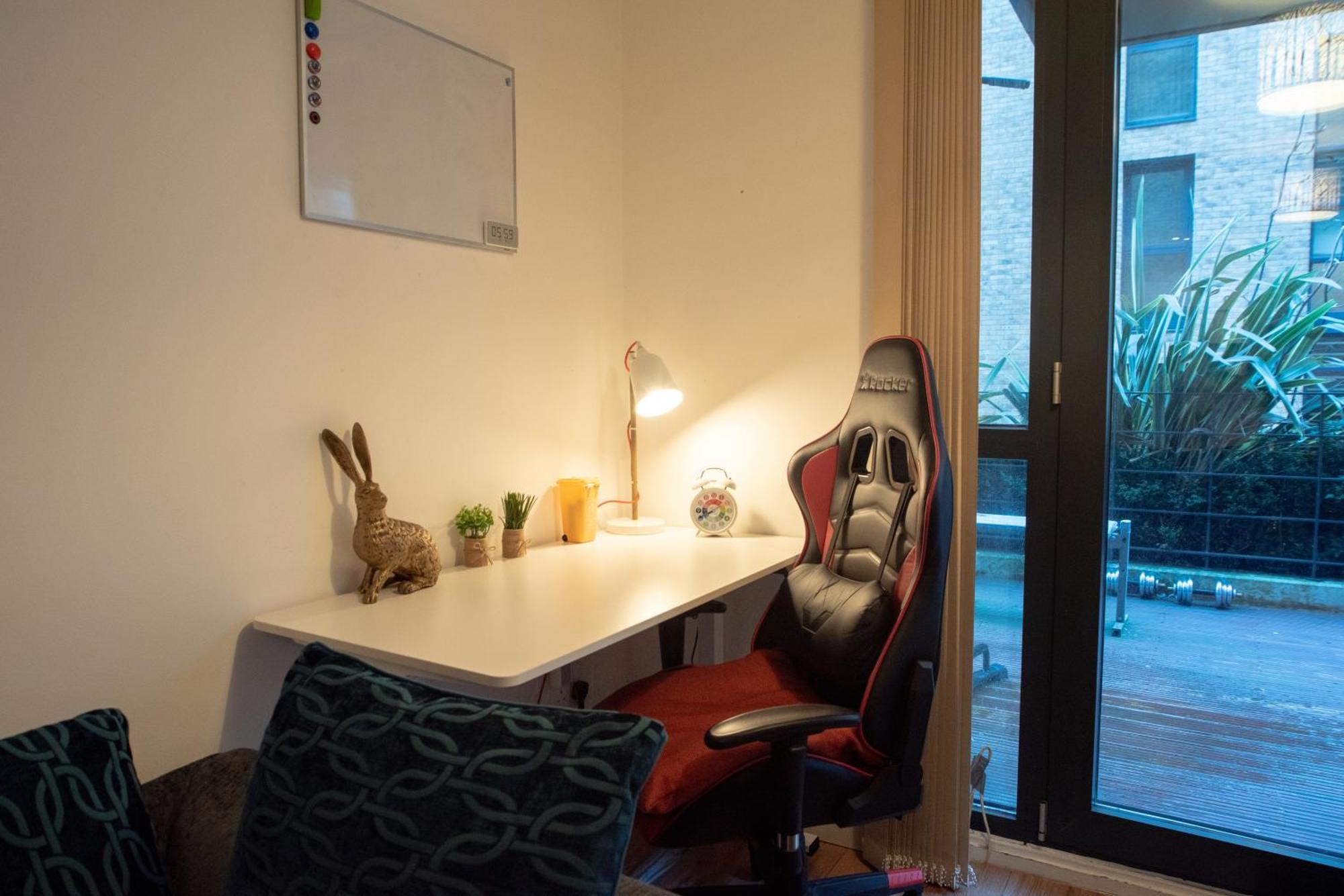Spacious 1 Bed Apartment With Workspace, Coffee & Free Secure Parking Birmingham Eksteriør bilde