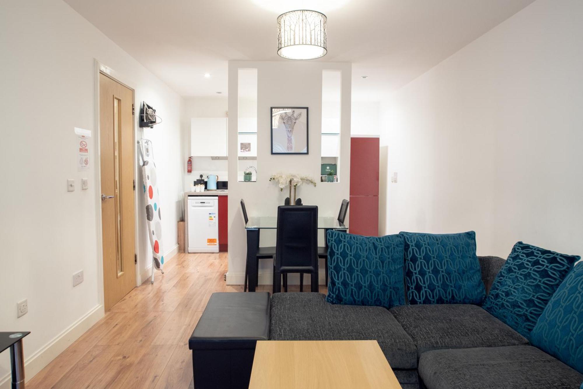 Spacious 1 Bed Apartment With Workspace, Coffee & Free Secure Parking Birmingham Eksteriør bilde
